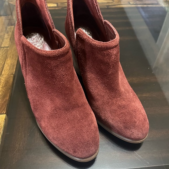 Vince Camuto Francia Leather Suede Ankle booties size 9 - Picture 3 of 11